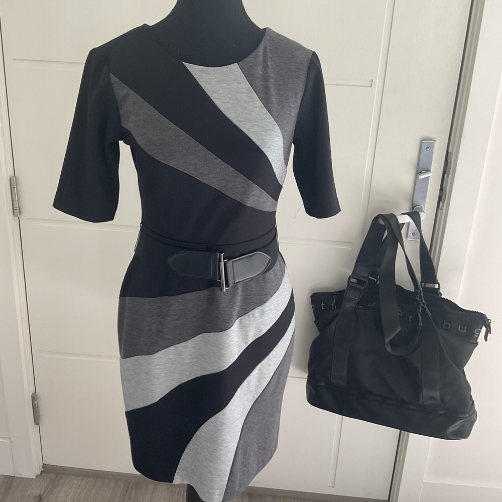 NWT Laura Petites  Stylish Colour block Belted  Women's Dress .